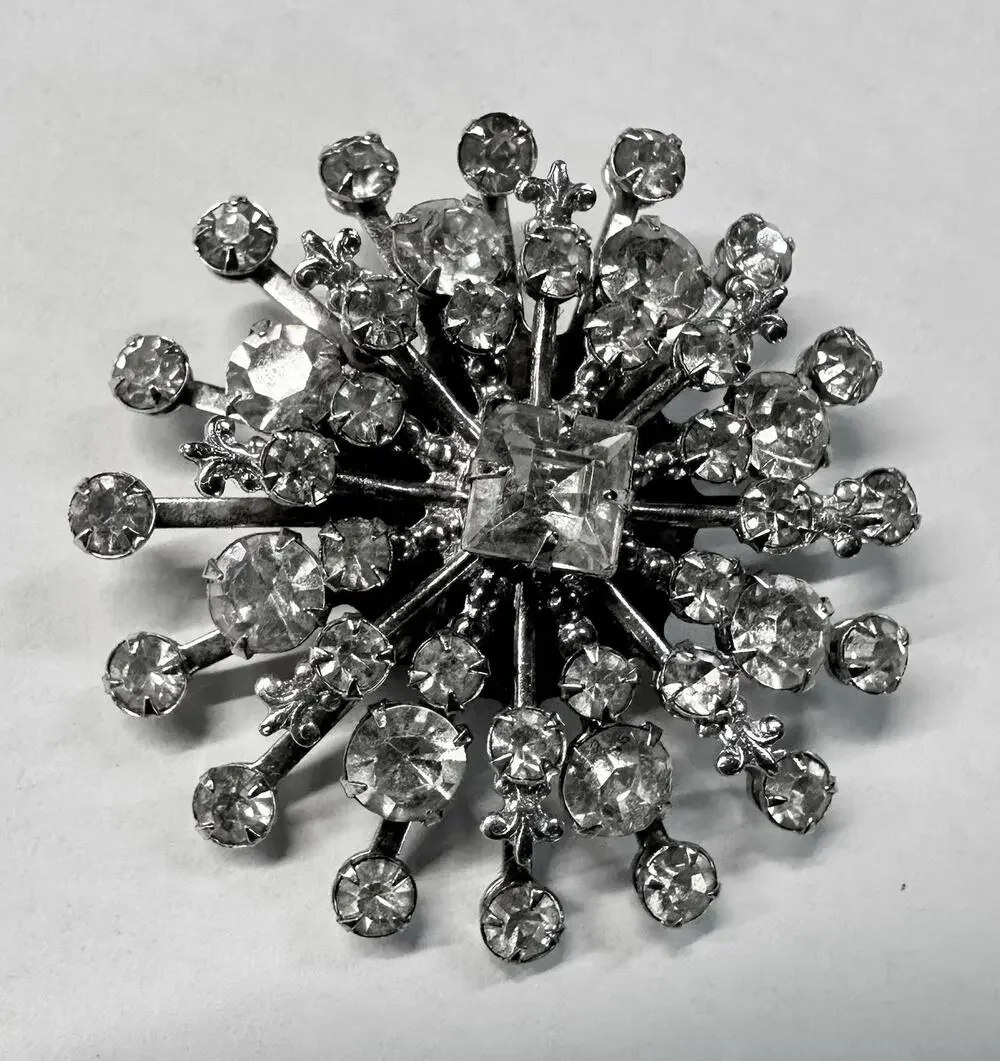 Beautiful Vintage Jewelry Pronged Crystal Starburst Sunburst Broach